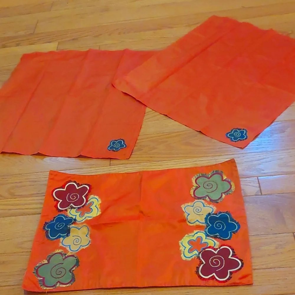 Pier 1 Placemat and Napkins